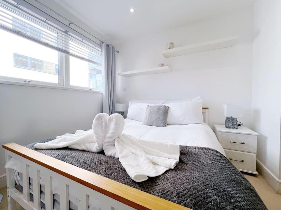 Stylish Seaview One-Bedroom Apt Swansea Zewnętrze zdjęcie
