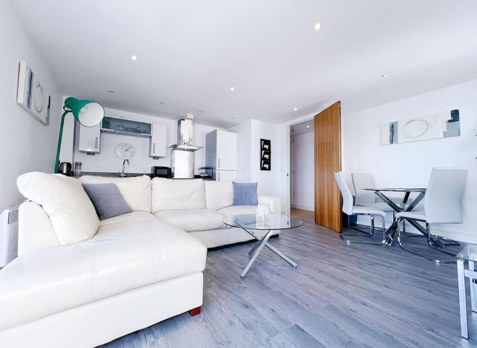 Stylish Seaview One-Bedroom Apt Swansea Zewnętrze zdjęcie