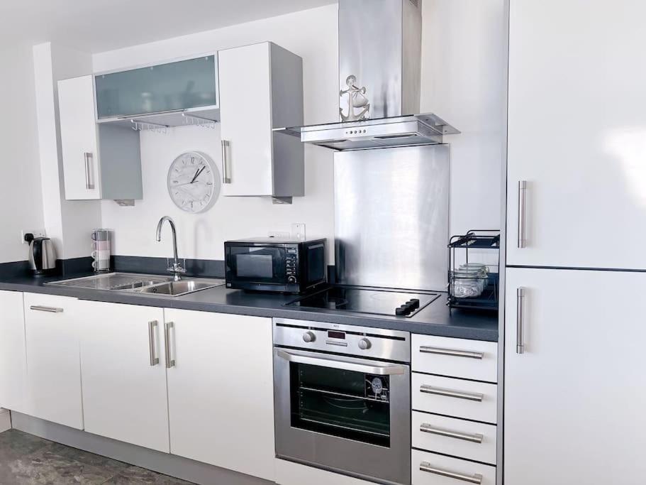 Stylish Seaview One-Bedroom Apt Swansea Zewnętrze zdjęcie