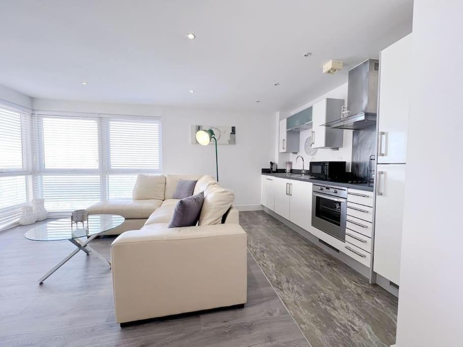Stylish Seaview One-Bedroom Apt Swansea Zewnętrze zdjęcie